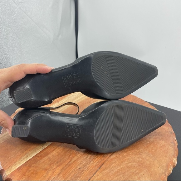 Naturalizer Tilda Pumps black leather Sz 9.5 ankle strap pointed toe - Picture 7 of 7